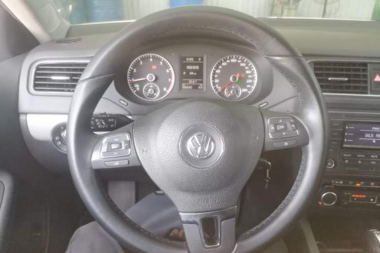 Used Volkswagen Sagitar 2014 Revised Version 1.4TSI Automatic Luxury Edition Steering Wheel