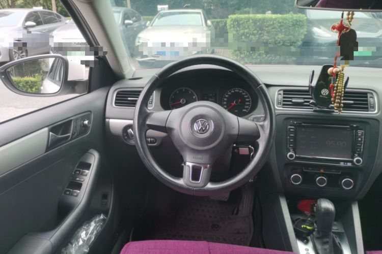 Used Volkswagen Sagitar 2014 Revised Version 1.6L Automatic Comfort Edition Steering Wheel