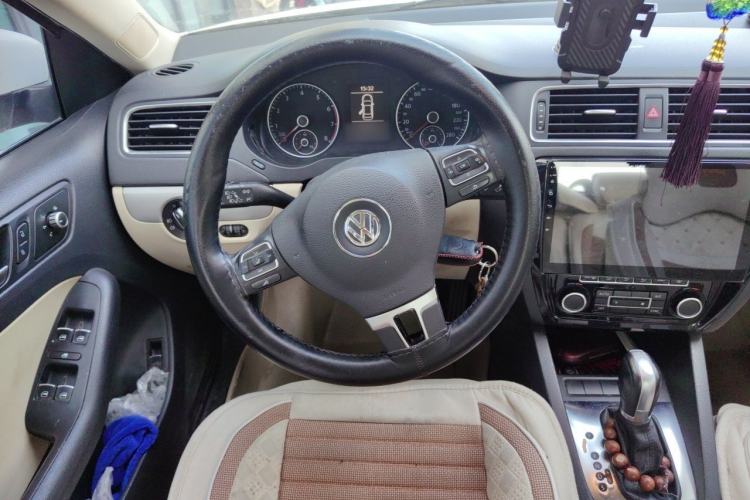 Used Volkswagen Sagitar 2014 Revised Version 1.4TSI Automatic Luxury Edition Steering Wheel