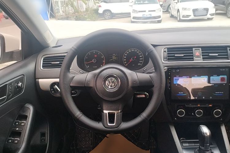 Used Volkswagen Sagitar 2014 1.6L Automatic Comfort Model Steering Wheel