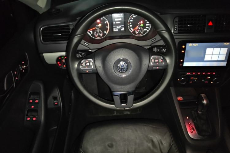 Used Volkswagen Sagitar 2014 Revised Version 1.4TSI Automatic Luxury Edition Steering Wheel