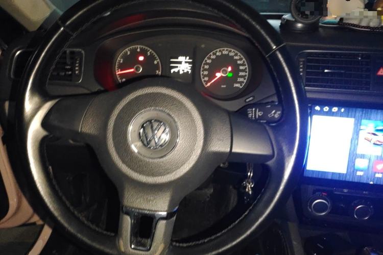 Used Volkswagen Sagitar 2014 Revised Version 1.6L Automatic Comfort Edition Steering Wheel