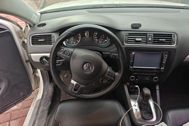 Used Volkswagen Sagitar 2014 1.4TSI Automatic Fashion Edition Steering Wheel