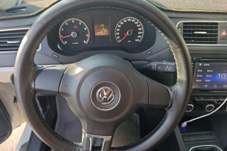 Used Volkswagen Sagitar 2014 1.6L Manual Comfort Model Steering Wheel