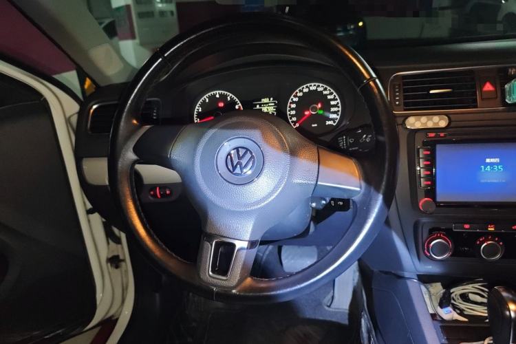 Used Volkswagen Sagitar 2014 Revised Version 1.6L Automatic Comfort Edition Steering Wheel
