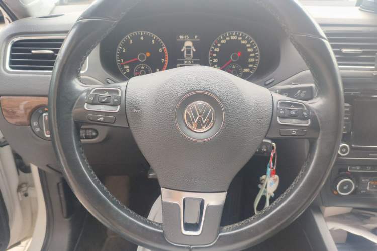 Used Volkswagen Sagitar 2014 1.4TSI Automatic Flagship Edition Steering Wheel