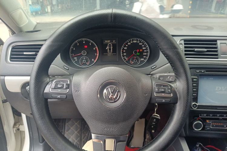 Used Volkswagen Sagitar 2014 Revised Version 1.4TSI Automatic Luxury Edition Steering Wheel