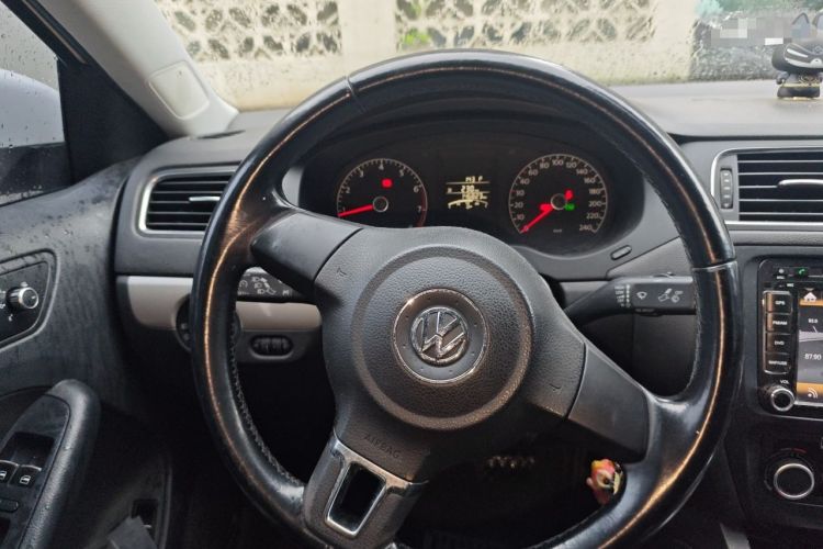 Used Volkswagen Sagitar 2014 1.6L Automatic Comfort Model Steering Wheel