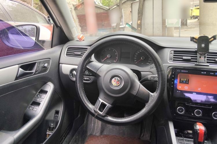 Used Volkswagen Sagitar 2014 1.6L Automatic Comfort Model Steering Wheel