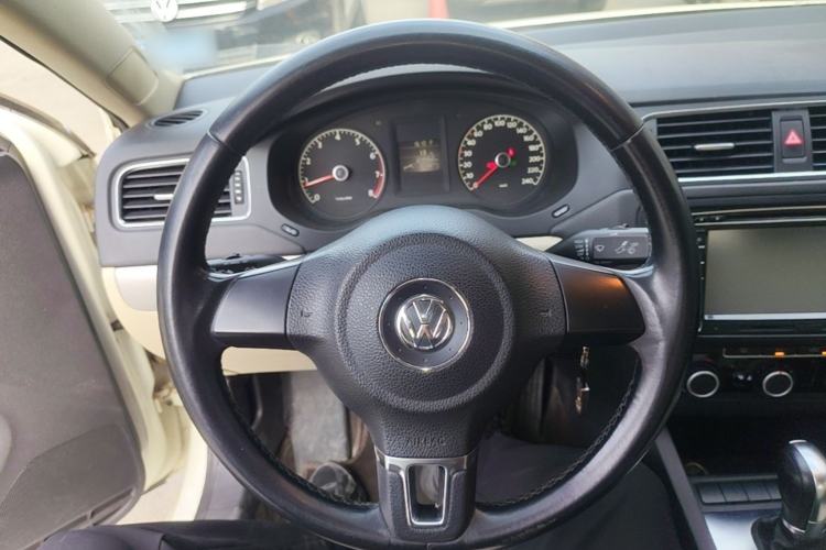 Used Volkswagen Sagitar 2014 Revised Version 1.6L Automatic Comfort Edition Steering Wheel