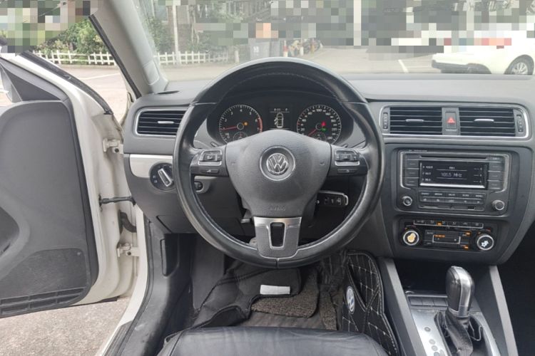 Used Volkswagen Sagitar 2014 Revised Version 1.4TSI Automatic Luxury Edition Steering Wheel