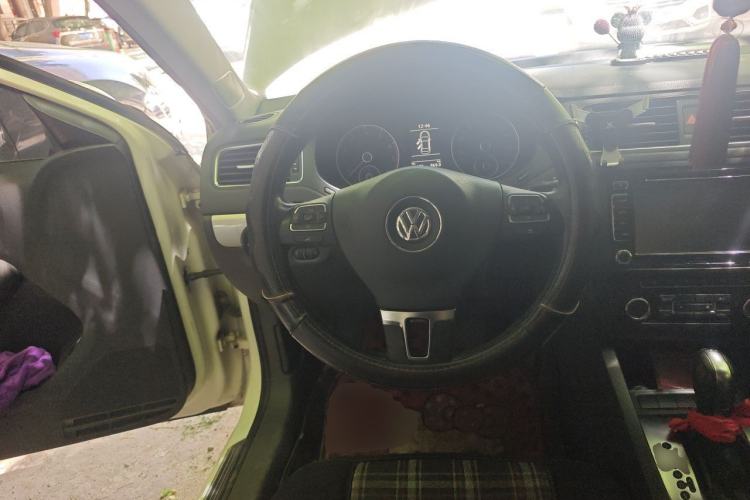 Used Volkswagen Sagitar 2014 Revised Version 1.4TSI Automatic Luxury Edition Steering Wheel