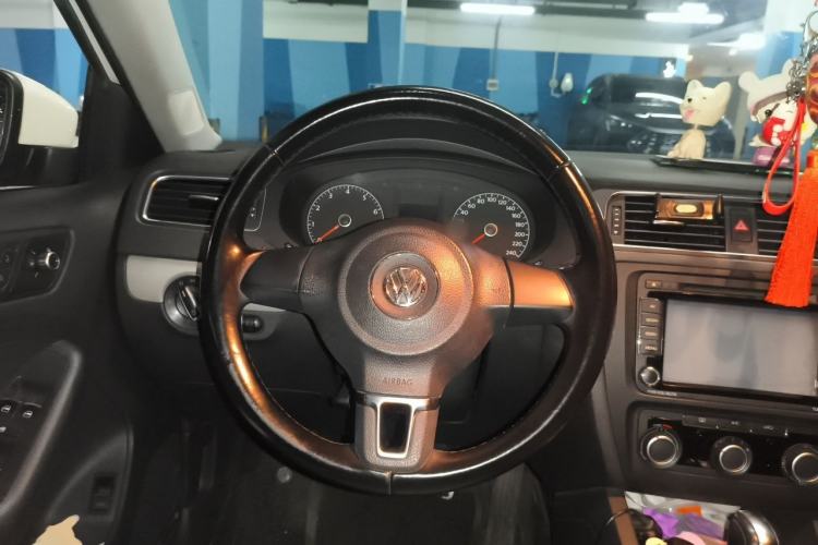 Used Volkswagen Sagitar 2014 Revised Version 1.6L Automatic Comfort Edition Steering Wheel