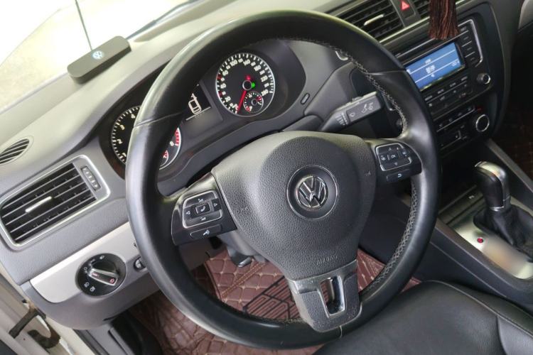 Used Volkswagen Sagitar 2014 1.4TSI Automatic Luxury Model Steering Wheel
