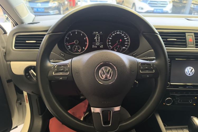 Used Volkswagen Sagitar 2014 Revised Version 1.4TSI Automatic Luxury Edition Steering Wheel