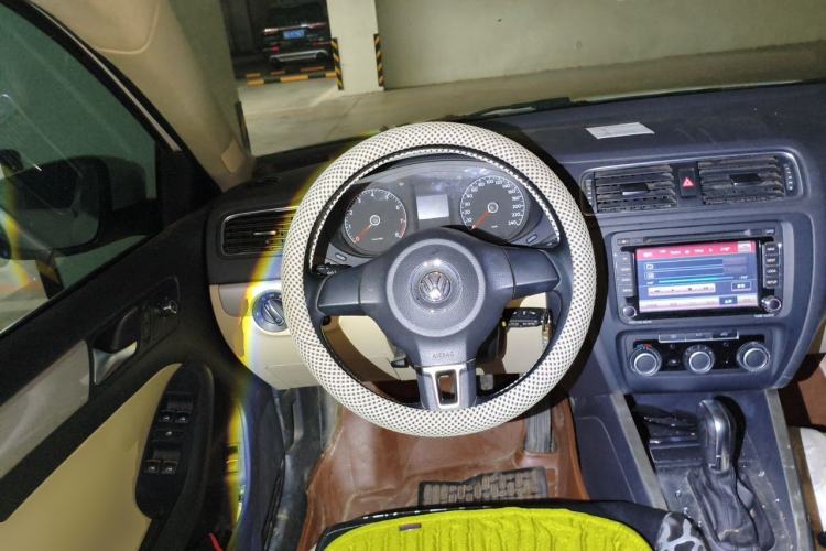 Used Volkswagen Sagitar 2014 1.6L Automatic Comfort Model Steering Wheel