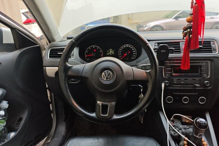 Used Volkswagen Sagitar 2014 1.6L Manual Comfort Model Steering Wheel
