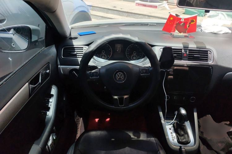 Used Volkswagen Sagitar 2014 Revised Version 1.4TSI Automatic Luxury Edition Steering Wheel