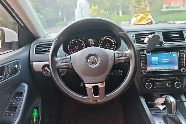 Used Volkswagen Sagitar 2014 Revised Version 1.4TSI Automatic Luxury Edition Steering Wheel