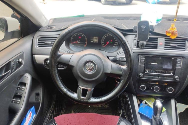 Used Volkswagen Sagitar 2014 1.6L Automatic Comfort Model Steering Wheel