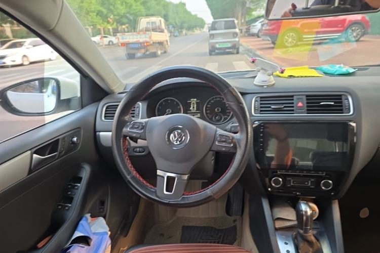 Used Volkswagen Sagitar 2014 Revised Version 1.4TSI Automatic Luxury Edition Steering Wheel