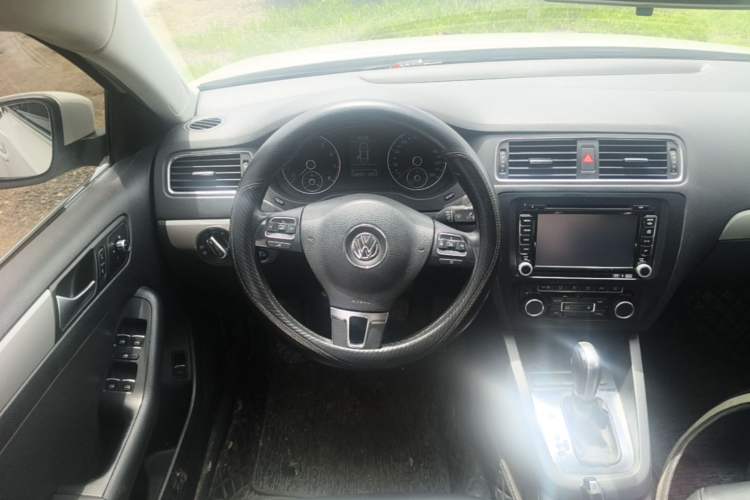 Used Volkswagen Sagitar 2014 Revised Version 1.4TSI Automatic Luxury Edition Steering Wheel