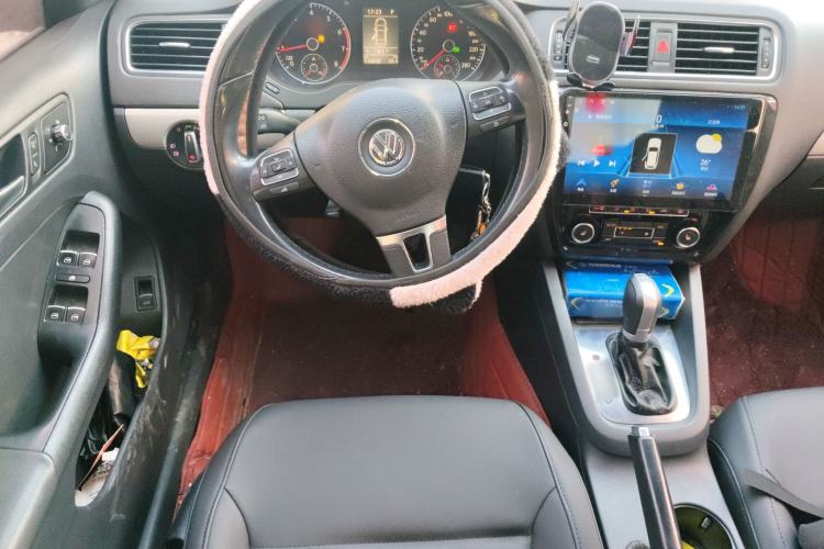 Used Volkswagen Sagitar 2014 Revised Version 1.4TSI Automatic Luxury Edition Steering Wheel