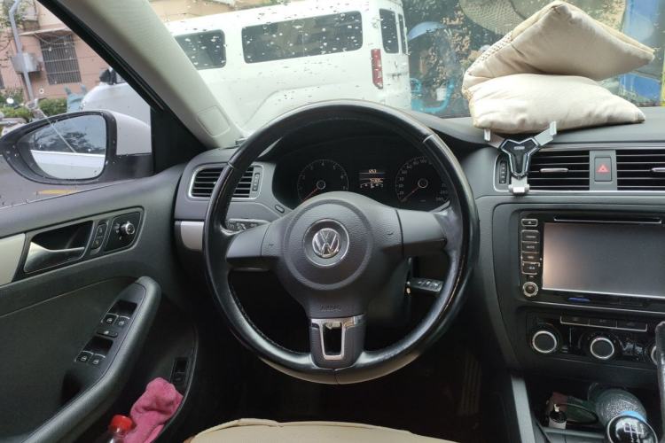 Used Volkswagen Sagitar 2014 1.6L Manual Comfort Model Steering Wheel