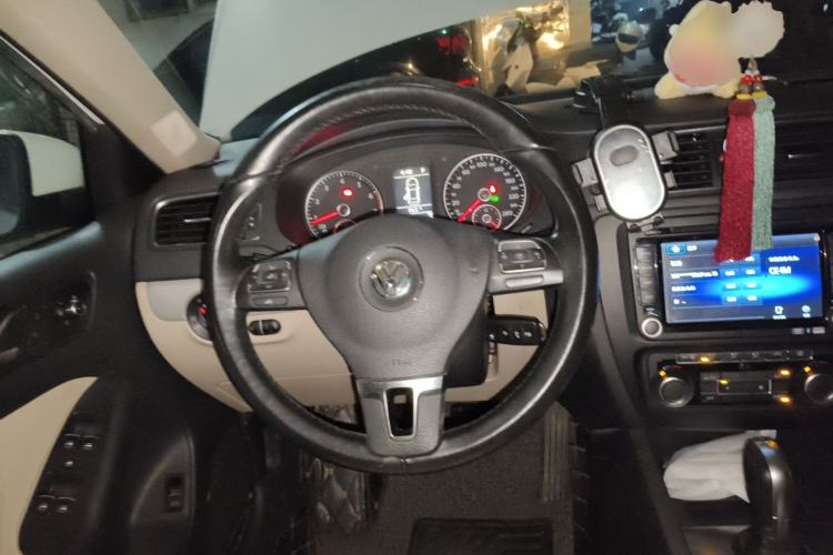 Used Volkswagen Sagitar 2014 1.4TSI Automatic Luxury Model Steering Wheel
