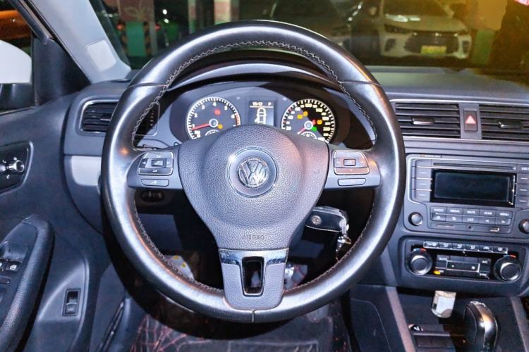 Used Volkswagen Sagitar 2014 Revised Version 1.4TSI Automatic Luxury Edition Steering Wheel