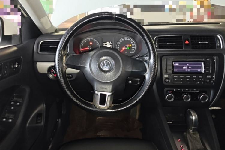 Used Volkswagen Sagitar 2014 Revised Version 1.6L Automatic Comfort Edition Steering Wheel