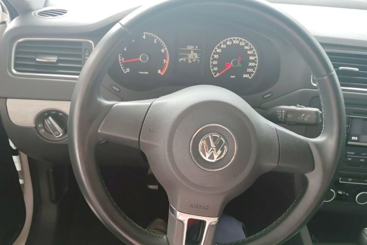 Used Volkswagen Sagitar 2014 Revised Version 1.6L Automatic Comfort Edition Steering Wheel