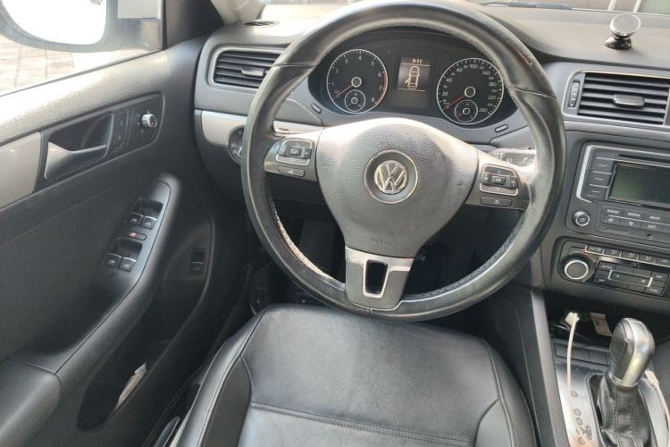 Used Volkswagen Sagitar 2014 Revised Version 1.4TSI Automatic Luxury Edition Steering Wheel