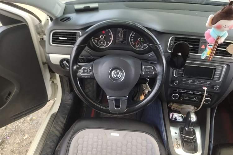 Used Volkswagen Sagitar 2014 Revised Version 1.4TSI Automatic Luxury Edition Steering Wheel