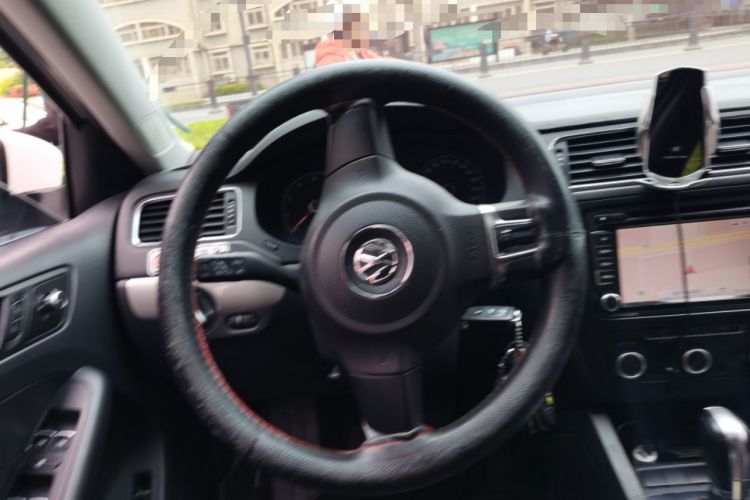 Used Volkswagen Sagitar 2014 1.6L Automatic Comfort Model Steering Wheel
