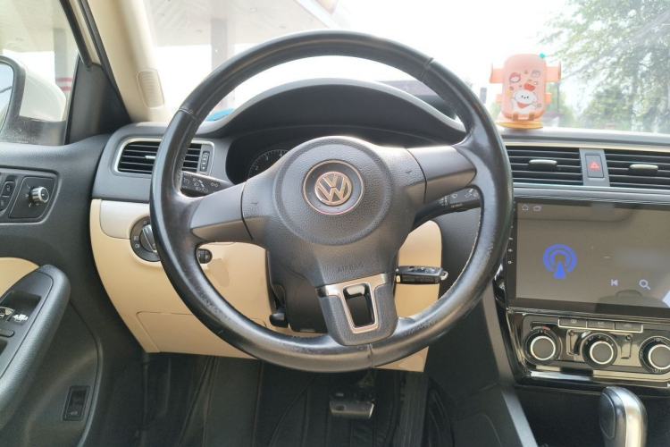 Used Volkswagen Sagitar 2014 1.6L Automatic Comfort Model Steering Wheel