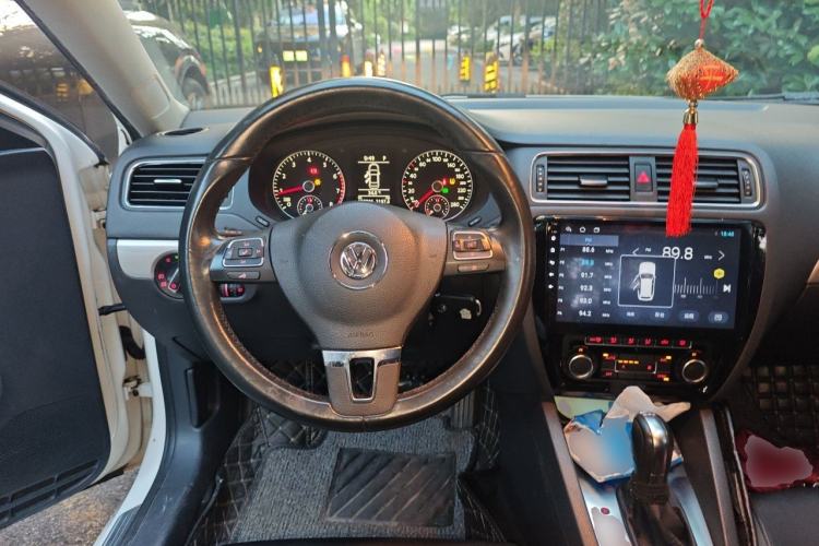 Used Volkswagen Sagitar 2014 Revised Version 1.4TSI Automatic Luxury Edition Steering Wheel
