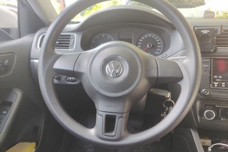 Used Volkswagen Sagitar 2014 1.6L Automatic Fashion Model Steering Wheel