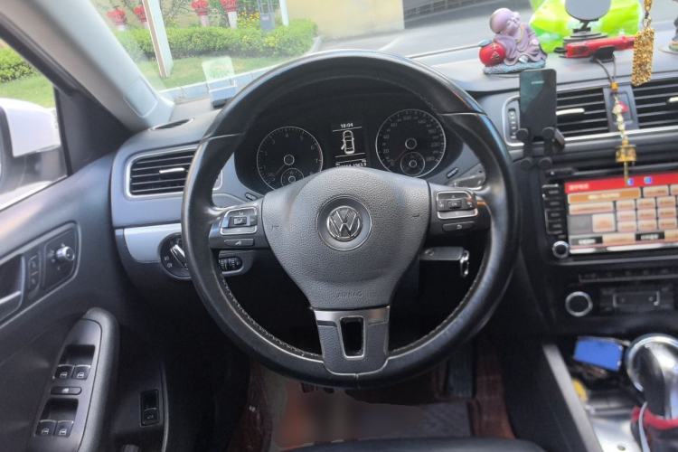 Used Volkswagen Sagitar 2014 Revised Version 1.4TSI Automatic Luxury Edition Steering Wheel
