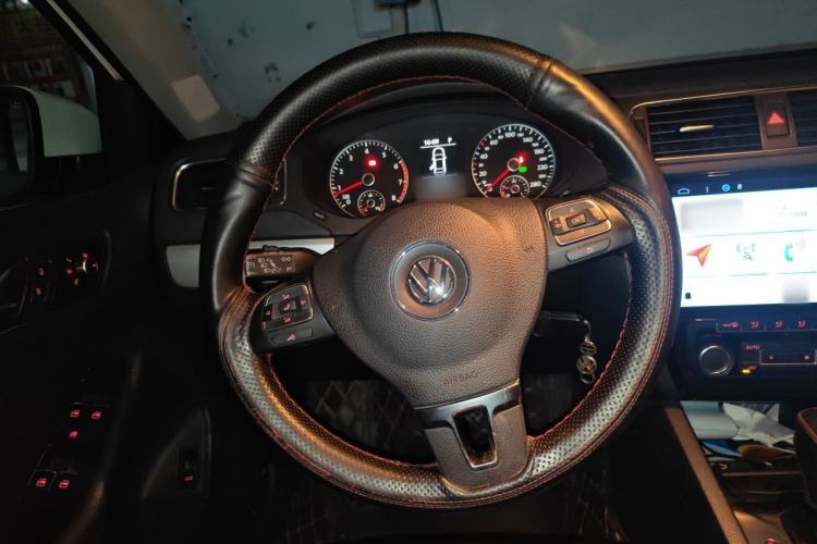 Used Volkswagen Sagitar 2014 Revised Version 1.4TSI Automatic Luxury Edition Steering Wheel