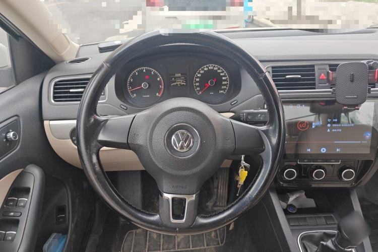 Used Volkswagen Sagitar 2014 1.6L Manual Comfort Model Steering Wheel