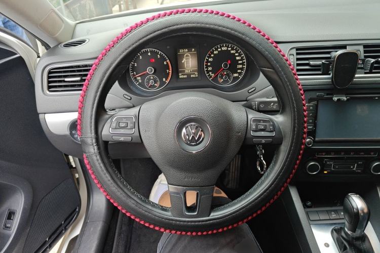 Used Volkswagen Sagitar 2014 Revised 1.4TSI BlueMotion Edition Steering Wheel