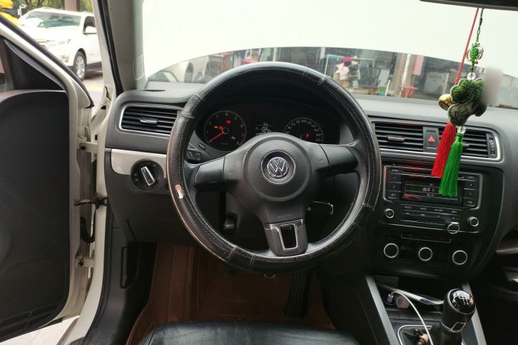 Used Volkswagen Sagitar 2014 Revised Version 1.6L Manual Comfort Edition Steering Wheel