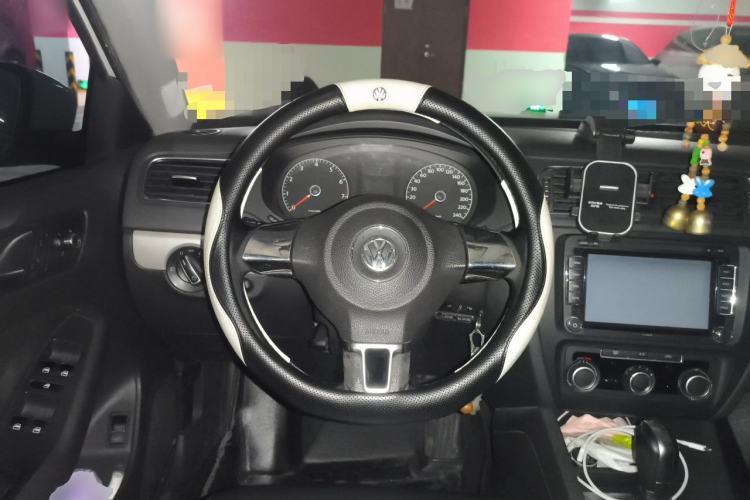 Used Volkswagen Sagitar 2014 1.6L Automatic Comfort Model Steering Wheel