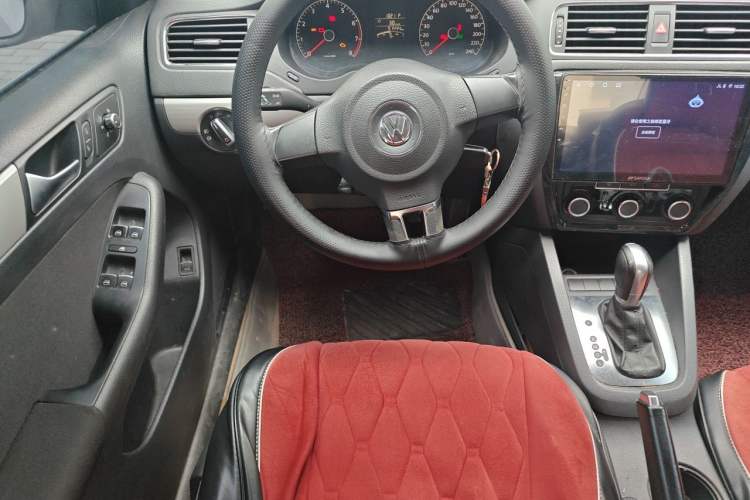 Used Volkswagen Sagitar 2014 Revised Version 1.6L Automatic Comfort Edition Steering Wheel