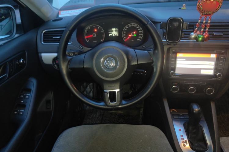 Used Volkswagen Sagitar 2014 1.6L Automatic Comfort Model Steering Wheel