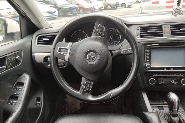 Used Volkswagen Sagitar 2014 1.4TSI Automatic Luxury Model Steering Wheel