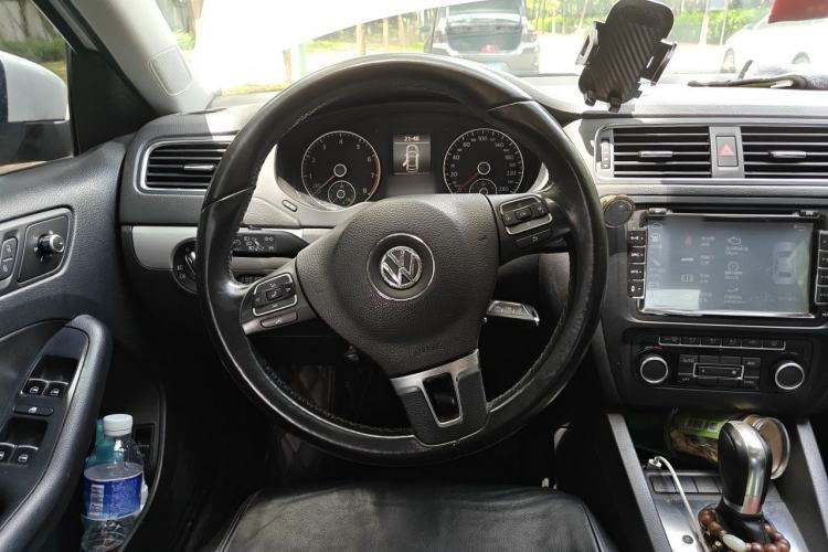 Used Volkswagen Sagitar 2014 Revised Version 1.4TSI Automatic Luxury Edition Steering Wheel