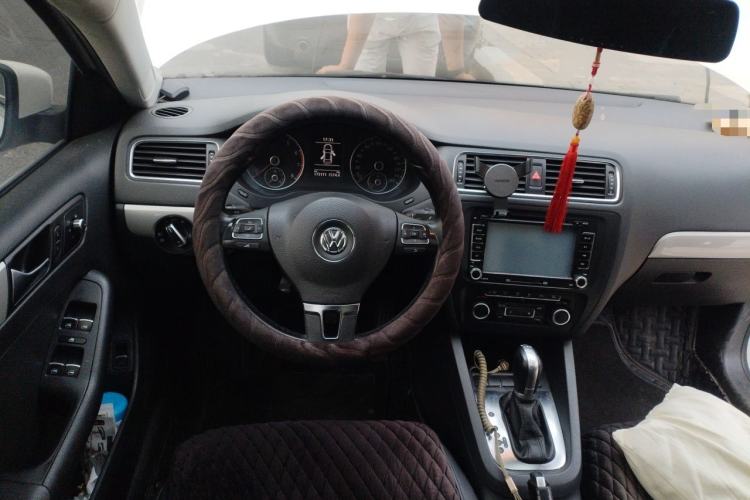 Used Volkswagen Sagitar 2014 Revised Version 1.4TSI Automatic Luxury Edition Steering Wheel