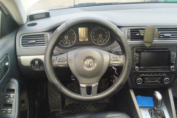 Used Volkswagen Sagitar 2014 1.4TSI Automatic Luxury Model Steering Wheel